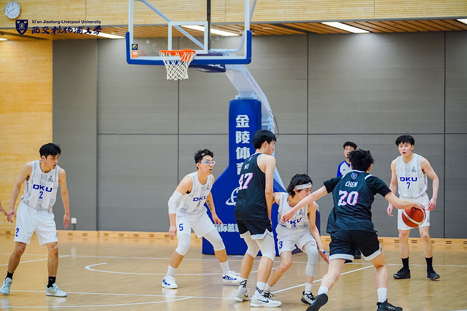 篮球湖人核心球员连续得分上双